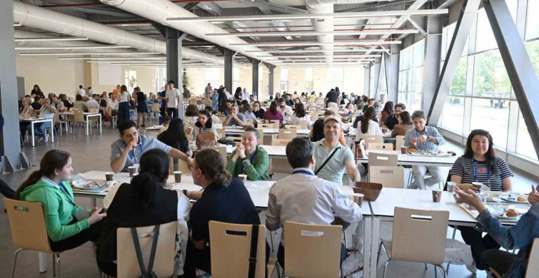 Anadolu Üniversitesi Mezunları İlk Şahsî Buluşmada Bir Araya Geldi
