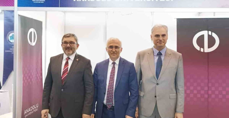 Anadolu Üniversitesi Öğrencileri ve Mezunları MARMARAKAF'26 Fuarında Buluştu
