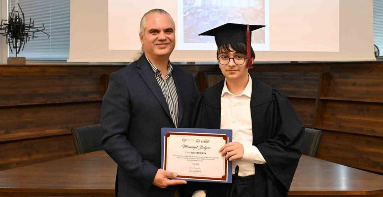 Anadolu Üniversitesi Üyep mezunlarını törenle uğurladı