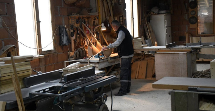 Anadolu'nun sesi: Canan Horuz'un El Yapımı Bağlamaları