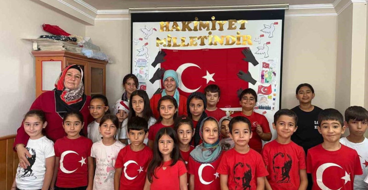 Anamur'da yaz kur'an kursu öğrencilerine 15 Temmuz ruhu anlatıldı