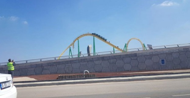 Ankapark'ta Bugün Hizmete Giren Rollercoaster Arızalandı, Vatandaşlar Raylardan Yürüyerek İndi