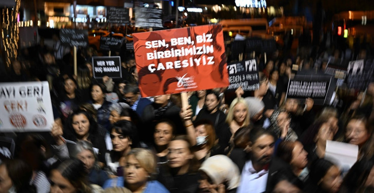 Ankara'da 'Simsiyah' Yürüyüş ile Kız Çocukları Günü Kutlandı