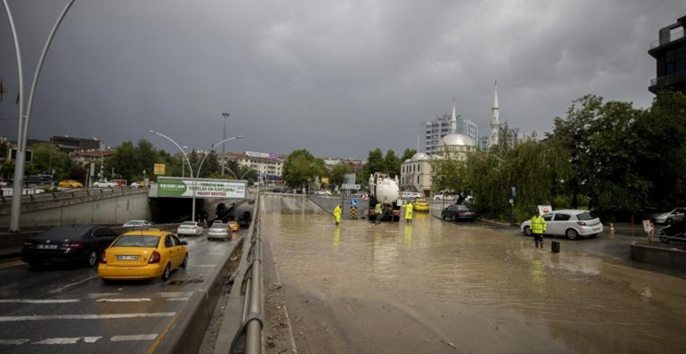 Ankara sele teslim oldu! Ev ve iş yerlerini su bastı, yollar göle döndü!