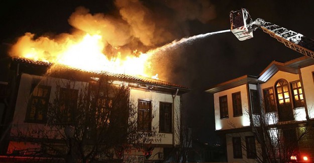 Ankara Tarihi Hamamönü'nde Yangın