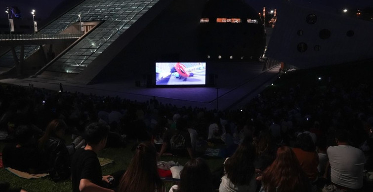 Ankara'da Açık Hava Sinema Etkinliği Coşkusu