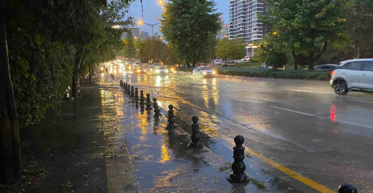 Ankara'da Akşam Sağanak Yağış Etkili Oldu