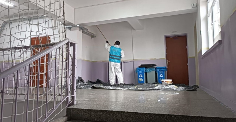 Ankara'da Denetimli Serbestlik Hükümlüleri Okullarda Temizlik Faaliyetleri Gerçekleştirdi