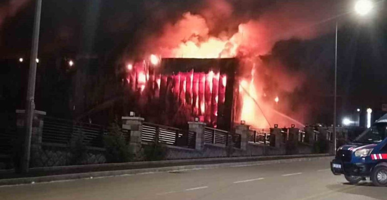 Ankara'da Fabrika Yangını Devam Ediyor