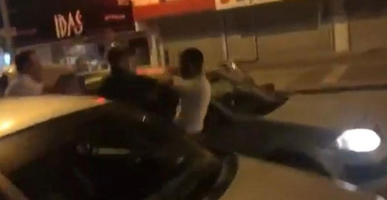 Ankara'da iki sürücü trafikte yumruklu kavga etti