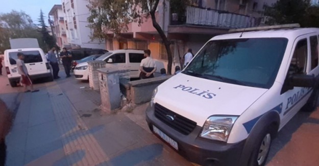 Ankara'da Kötü Kokular Gelen Daireden Cesed Çıktı