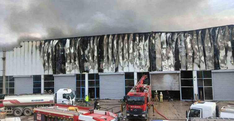 Ankara'da Mobilya Deposunda Yangın Kontrol Altına Alındı