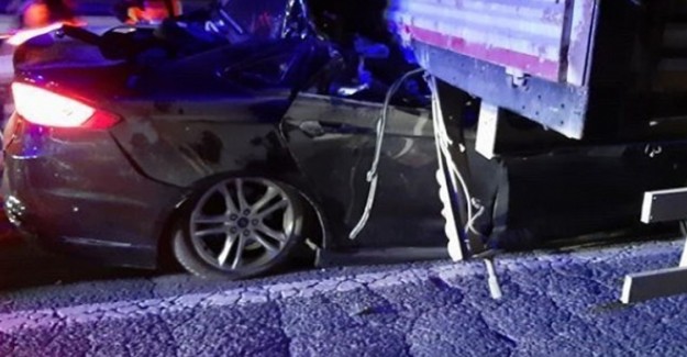 Ankara'da Otomobil TIR'a Arkadan Çarptı! 2 Ölü 