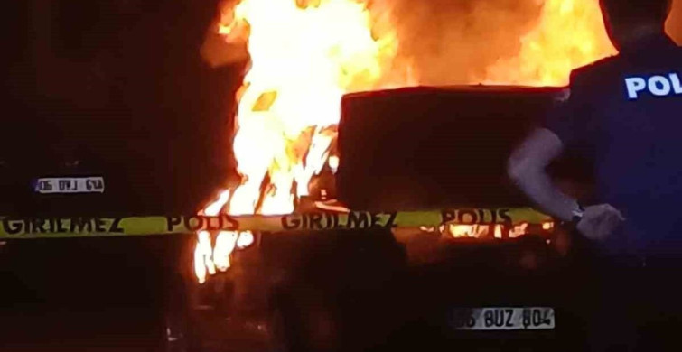 Ankara'da seyir halindeki araç alev alev yandı