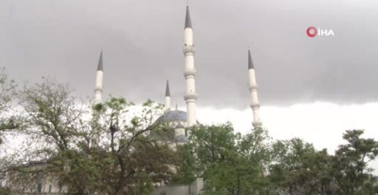 Ankara'da Şiddetli Sağanak Yağış Etkili Oldu