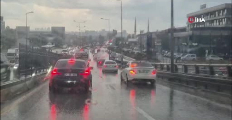 Ankara'nın Yenimahalle ilçesinde sağanak yağış etkili oldu