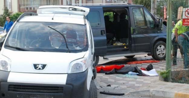 Anne İle Kızının Üzerine Araç Devrildi: 1 ölü, 7 yaralı