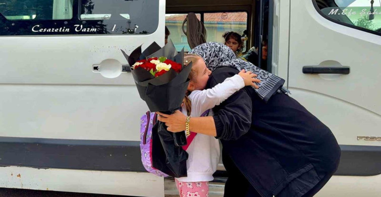 Anne Şefkatiyle Öğrenci Taşıyan Kadın Şoför
