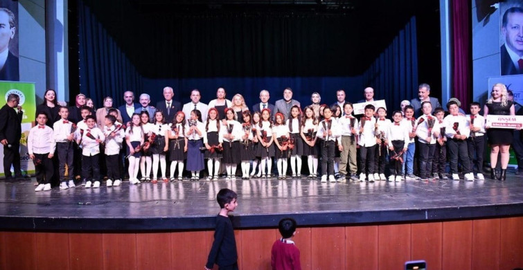 Annelere Duygusal Şiirler Yazıldı: 'Kalbimin En Güzel Şiiri' Ödül Töreni