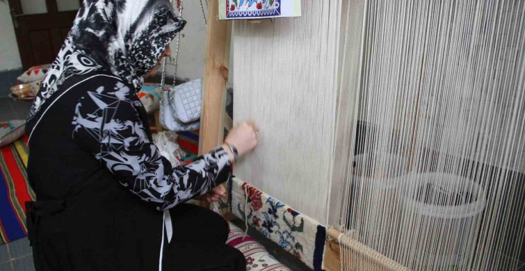 Annesinden öğrendiği sanatı yaşatıyor