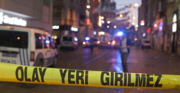 Annesini Bıçaklayıp, Balkondan Atladı!