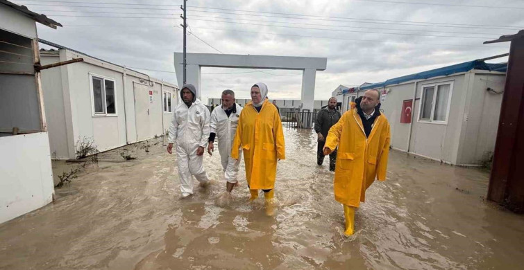 Antakya Belediyesi Sel Felaketzedelerini İnceliyor