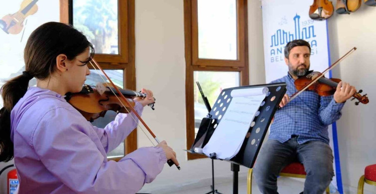 Antakya Belediyesi Ücretsiz Keman Kursları İle Gençleri Destekliyor