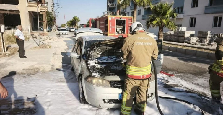 Antakya'da aracın motoru alev aldı