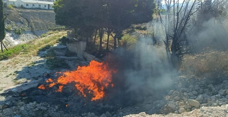 Antakya'da hurdalık ve çöplük alanında yangın kontrol altına alındı