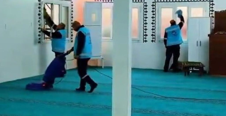 Antakya'da İbadethane Temizliği Devam Ediyor