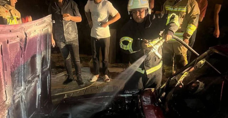 Antakya'da seyir halindeki otomobilde yangın çıktı