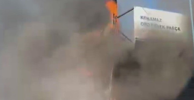 Antakya'da Yangın: İş Yeri ve Araç Zarar Gördü