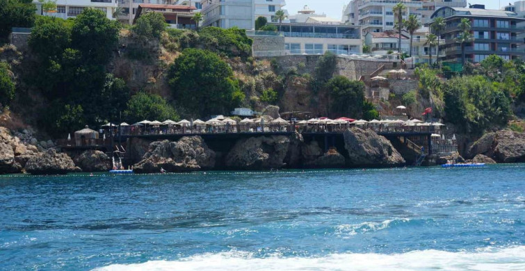 Antalya falezleri için kritik uyarı: "Bu gidişle 50 metrede bir asansör, 50 metrede bir beach platformu görebiliriz"