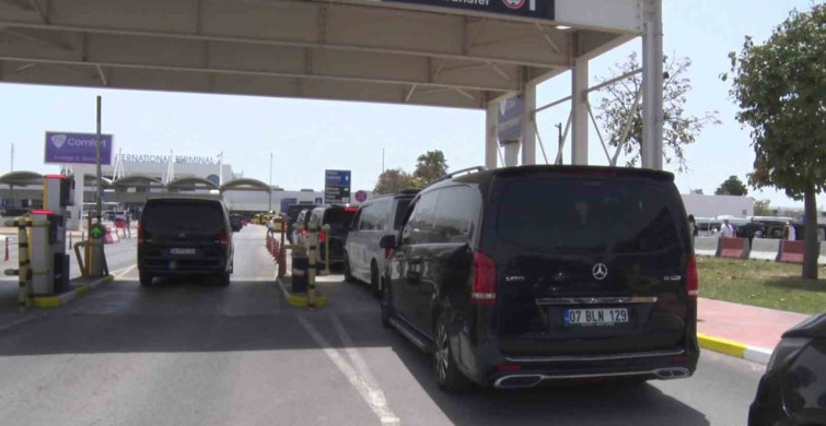 Antalya Havalimanı'nda VIP Taşımacıların Eylemi