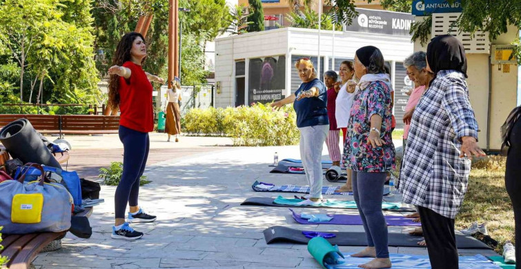 Antalya kadın danışma merkezi'nde sabah sporu etkinliği sürüyor