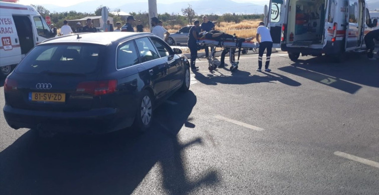 Antalya Korkuteli'nde Trafik Kazası: 3 Yaralı