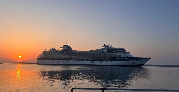 Antalya Limanı, Dev Kruzayzıer Gemilerini Ağırlamaya Başladı