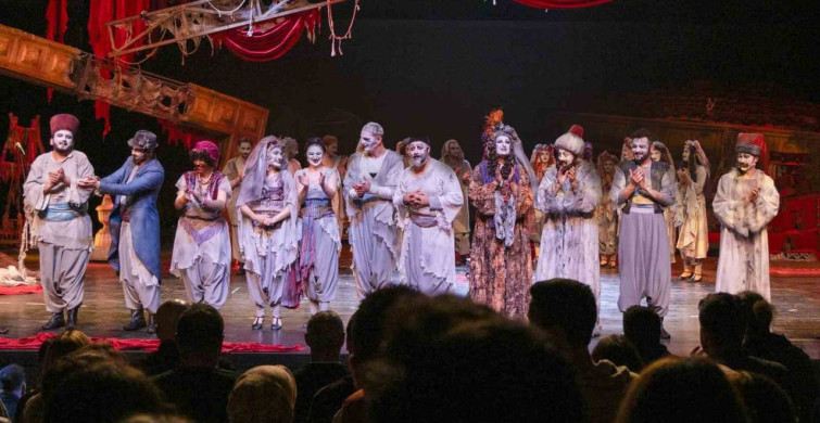 Antalya Şehir Tiyatroları, Dünya Tiyatro Günü'nü Üç Özgün Oyunla Kutladı