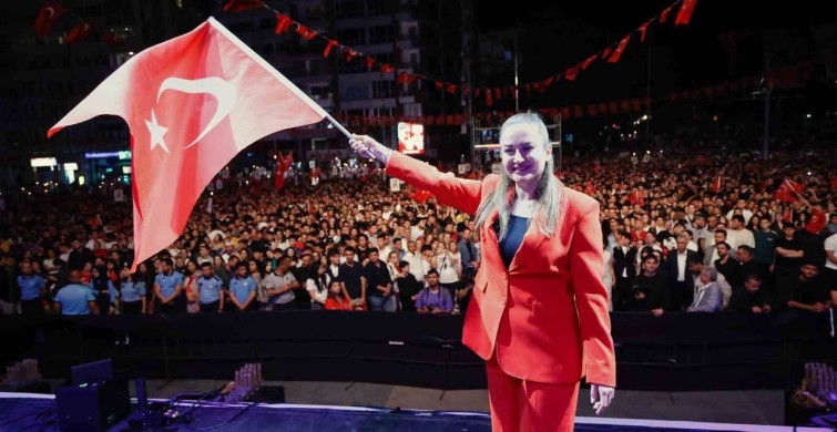 Antalya'da 19 Mayıs Coşkusu: Büşra Özdemir'den Gençliğe Mesaj