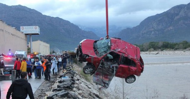 Antalya'da 20 Yaşındaki Kız Hortuma Yakalandı