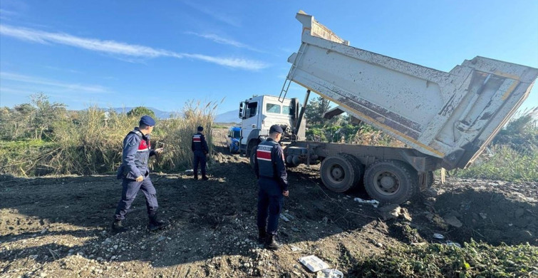 Antalya'da Akarsu Yatağından İzinsiz Kum Alma Olayına Müdahale
