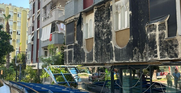Antalya'da Apartmanın Dış Cephe Kaplaması Düştü