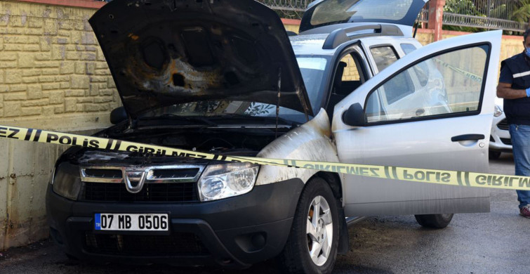 Antalya'da Bir Kişi Kız Arkadaşının Otomobilini Ateşe Verdi