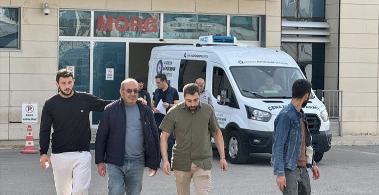 Antalya'da Cinnet Geçiren Polis Memuru Ailesini Katletti