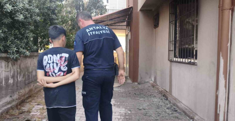 Antalya'da çocuğun çakmakla oynarken çıkardığı yangın evde büyük hasara yol açtı