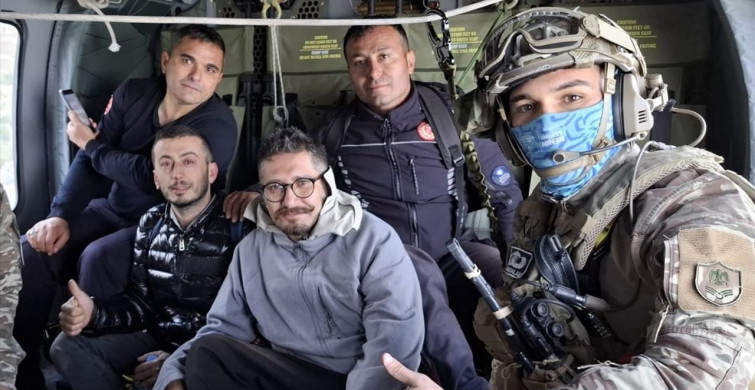 Antalya'da Dağda Mahsur Kalan Jeoloji Mühendisleri Kurtarıldı