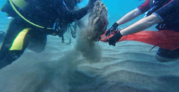 Antalya'da Deniz Dibi Temizliği: 20 Ton Atık Toplandı