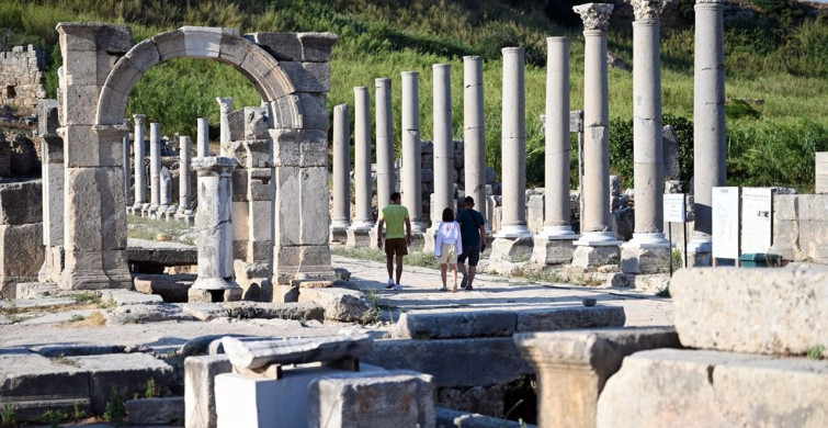 Antalya'da Ekim Ayı Ziyaretçi Rekoru Kırıldı
