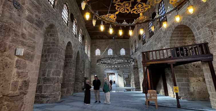 Antalya'da Gönüllü Gençler Tarihi Zenginlikleri Tanıtıyor