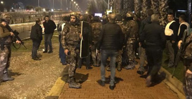 Antalya'da Havaya Pompalı Tüfekle Ateş Eden Kişi Özel Harekat Polislerince Yakalandı